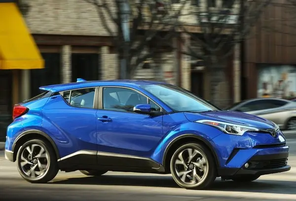 نمای جلویی تویوتا C-HR