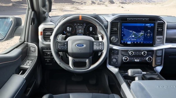 نمای کابین فورد F150 رپتور R ۲۰۲۳