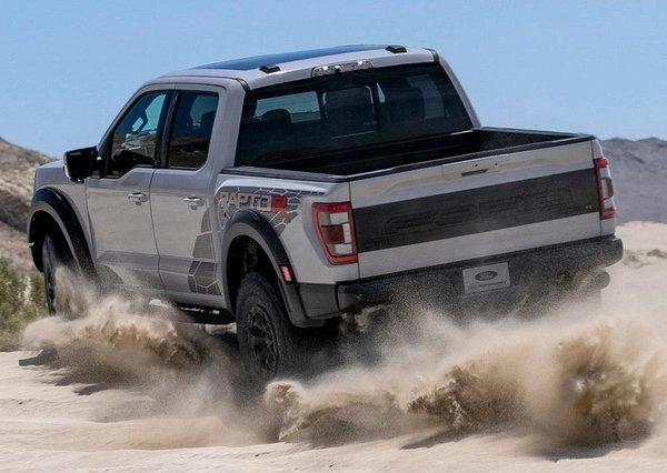 نمای پشتی فورد F150 رپتور R ۲۰۲۳