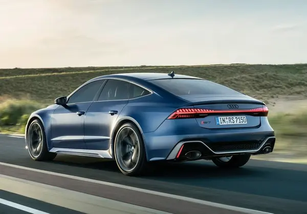 نمای پشتی آئودی RS7 اسپرت‌ بک ۲۰۲۳