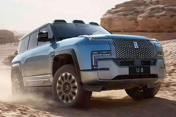 نمای جلویی بی وای دی یانگ وانگ U8