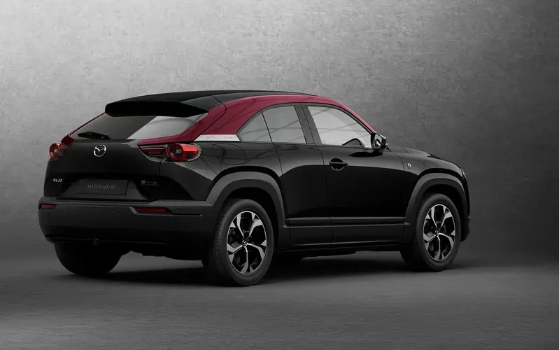 نمای عقب مزدا MX-30 e-Skyactive R-EV