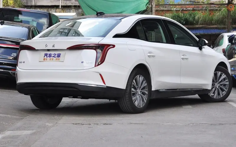 نمای عقب هونگچی E-MQ5