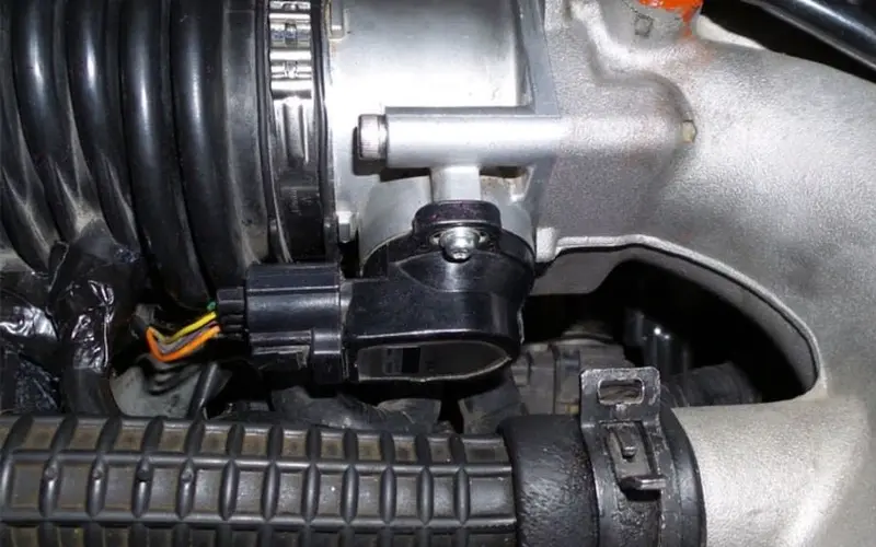 علائم خرابی سنسور دریچه گاز